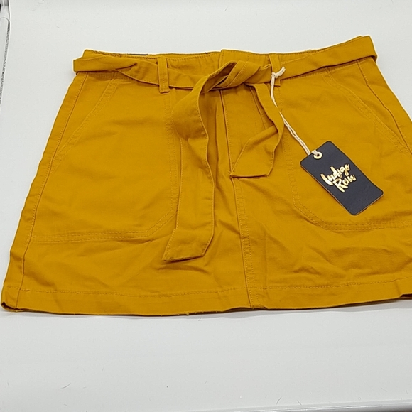 NWT Adorable mustard coloured skirt with tie - Picture 4 of 6